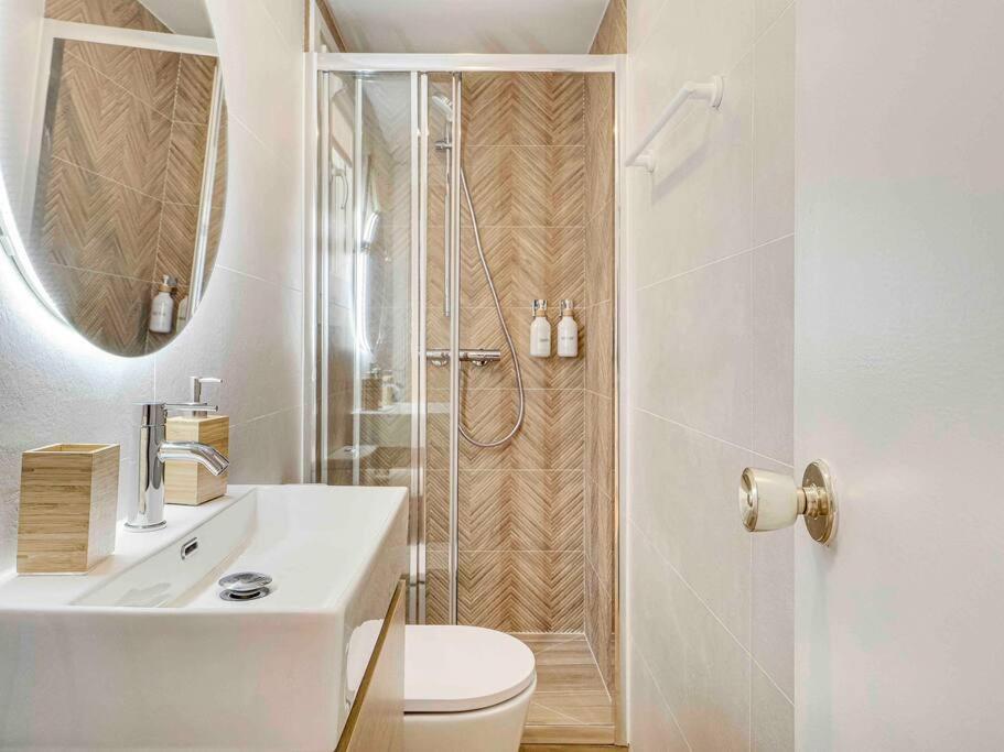 Casa Mandarina: 4 Bedrooms - 2 Terraces - Parking L'Hospitalet de Llobregat Extérieur photo