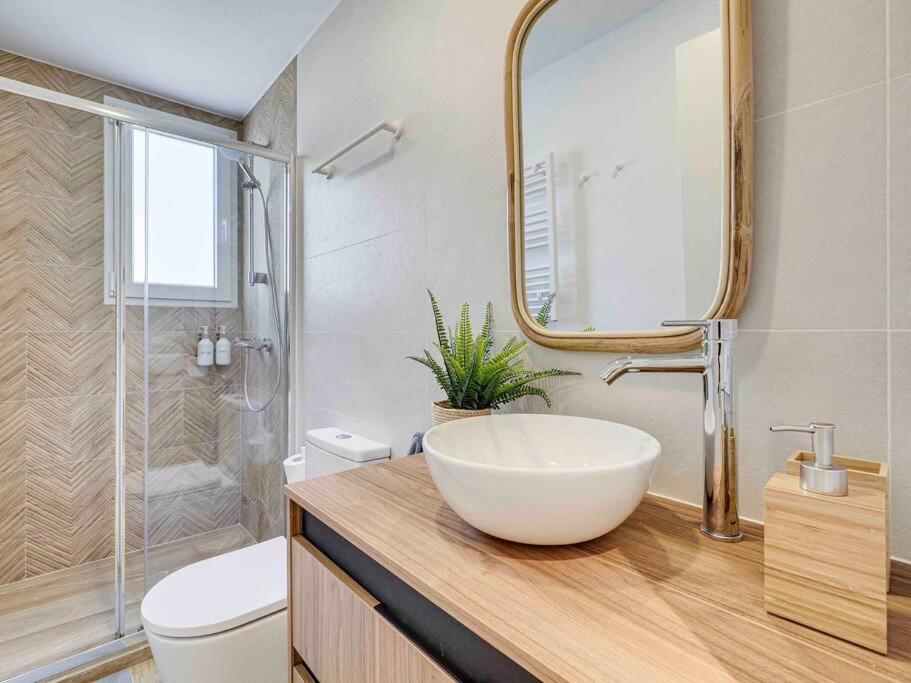 Casa Mandarina: 4 Bedrooms - 2 Terraces - Parking L'Hospitalet de Llobregat Extérieur photo