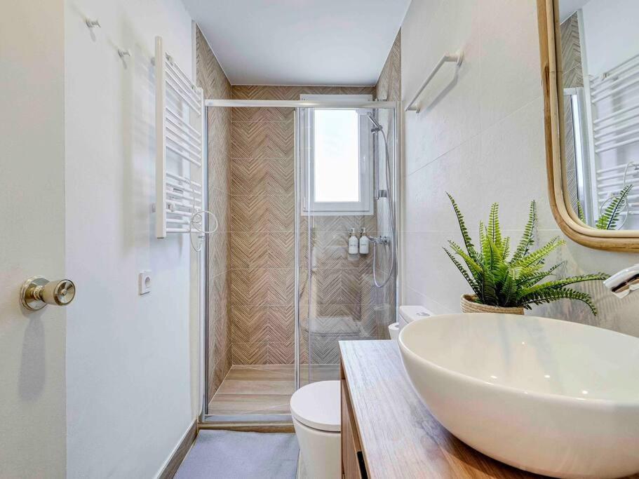 Casa Mandarina: 4 Bedrooms - 2 Terraces - Parking L'Hospitalet de Llobregat Extérieur photo